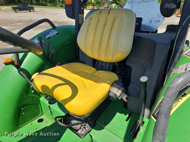 image for item DS4225 2006 John Deere 5325 tractor
