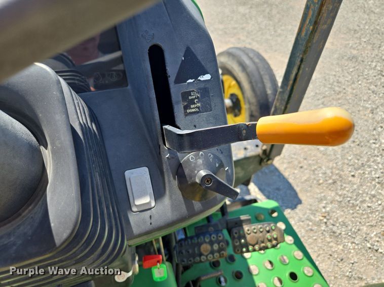 image for item DS4225 2006 John Deere 5325 tractor