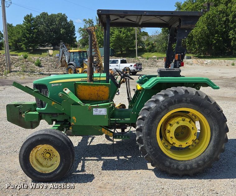 image for item DS4226 2009 John Deere 5055D tractor