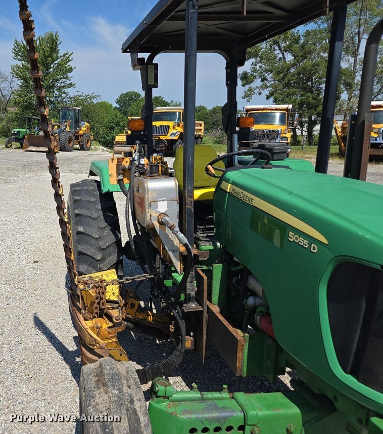 image for item DS4226 2009 John Deere 5055D tractor