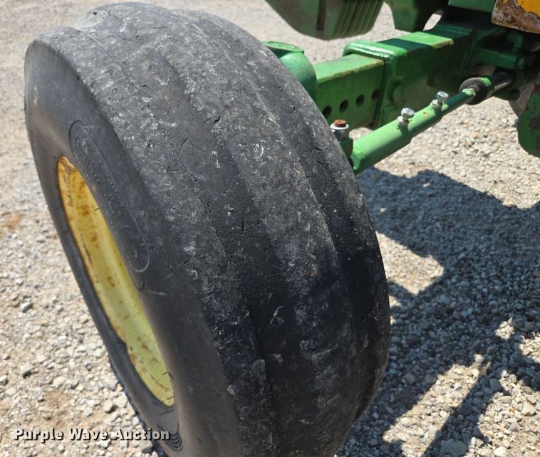 image for item DS4226 2009 John Deere 5055D tractor