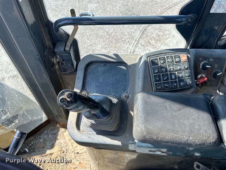 image for item DS4232 2006 John Deere  444J wheel loader