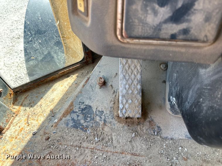 image for item DS4232 2006 John Deere  444J wheel loader