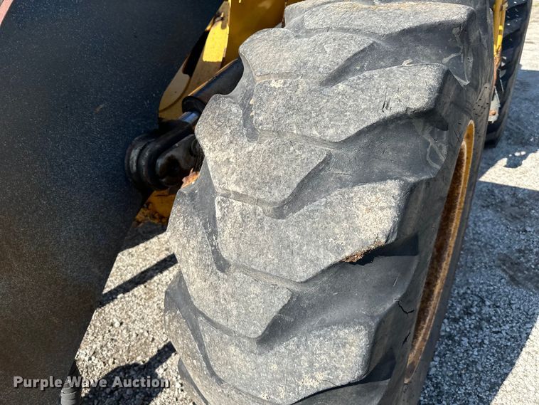 image for item DS4232 2006 John Deere  444J wheel loader