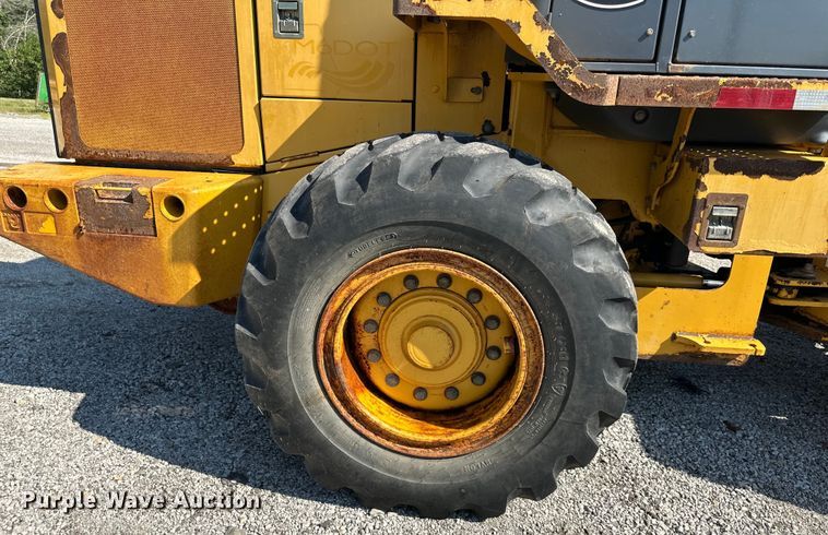 image for item DS4232 2006 John Deere  444J wheel loader