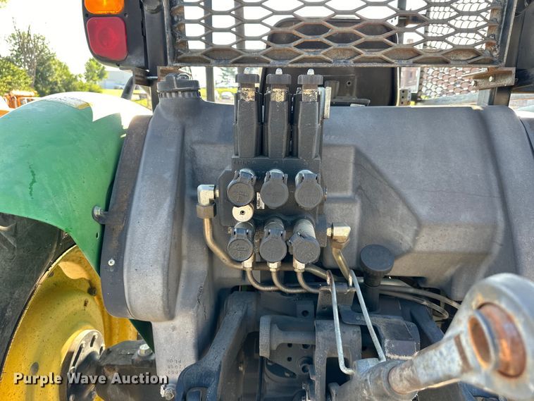 image for item DS4234 2006 John Deere  5425 tractor