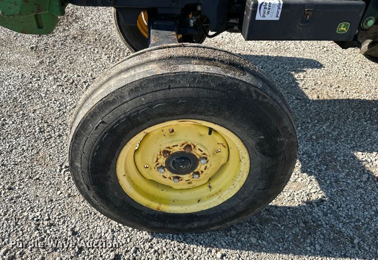 image for item DS4234 2006 John Deere  5425 tractor