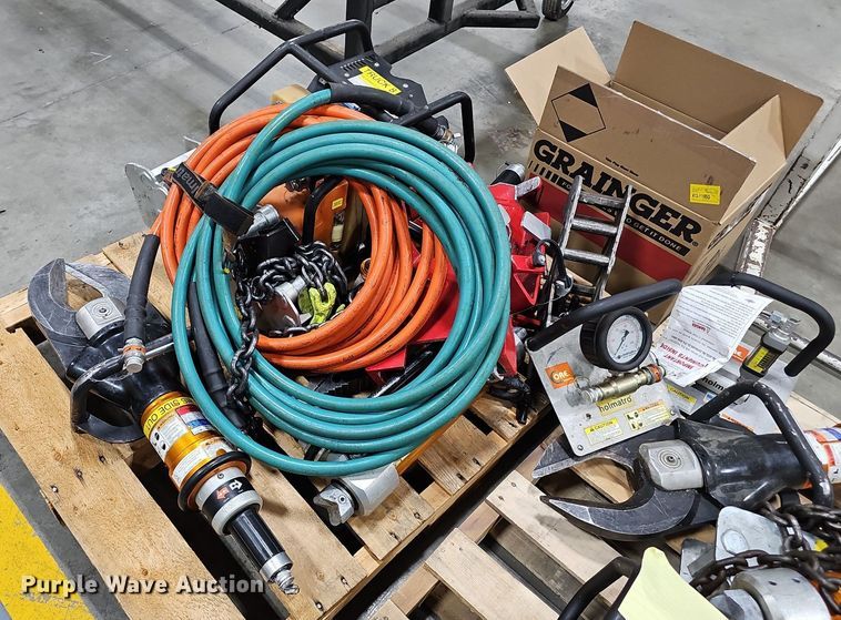 image for item DS4698 (2) Holmatro rescue tools