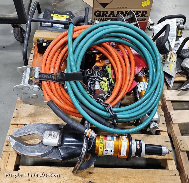 image for item DS4698 (2) Holmatro rescue tools