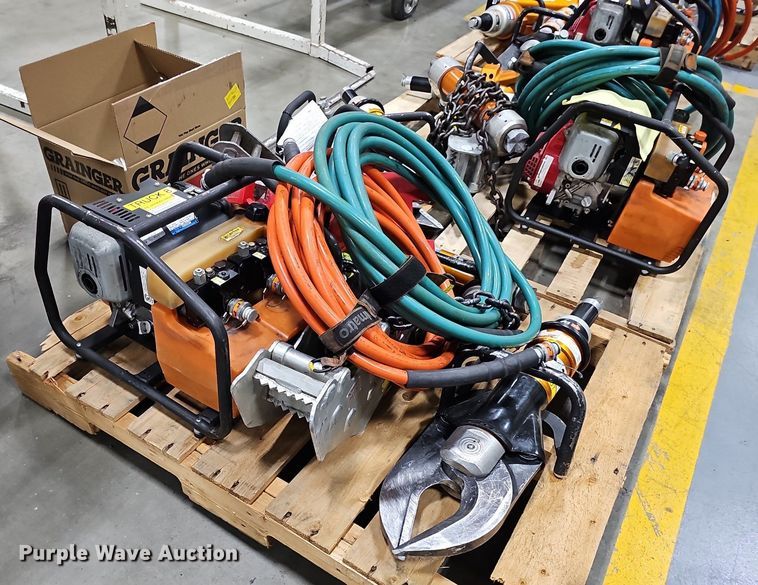 image for item DS4698 (2) Holmatro rescue tools