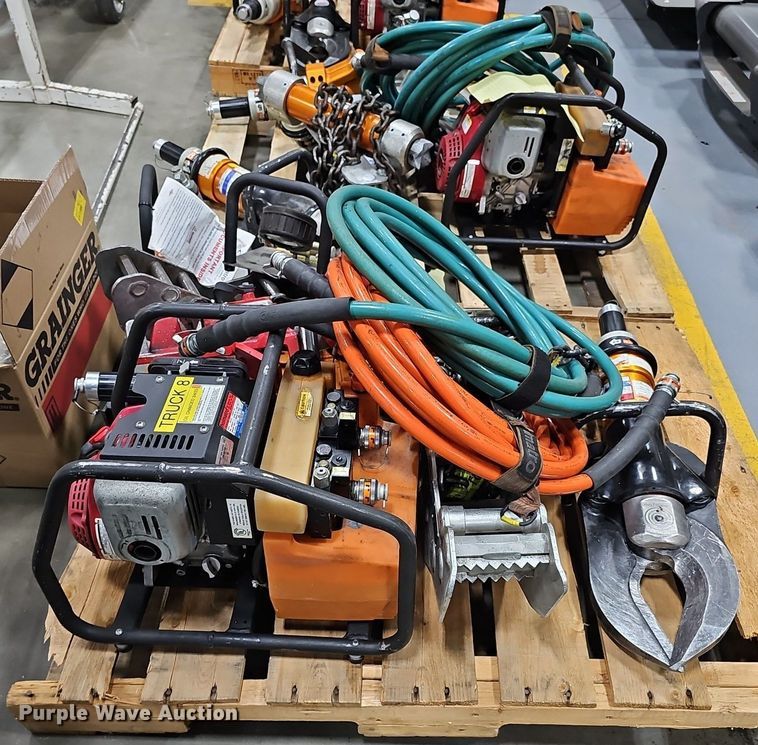 image for item DS4698 (2) Holmatro rescue tools