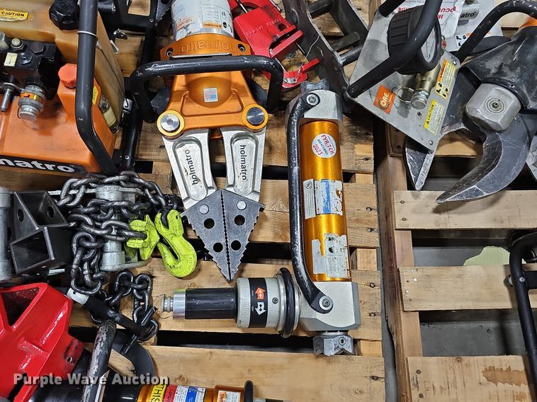 image for item DS4698 (2) Holmatro rescue tools