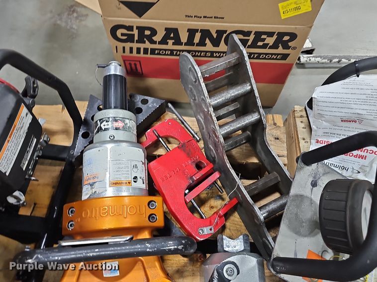 image for item DS4698 (2) Holmatro rescue tools