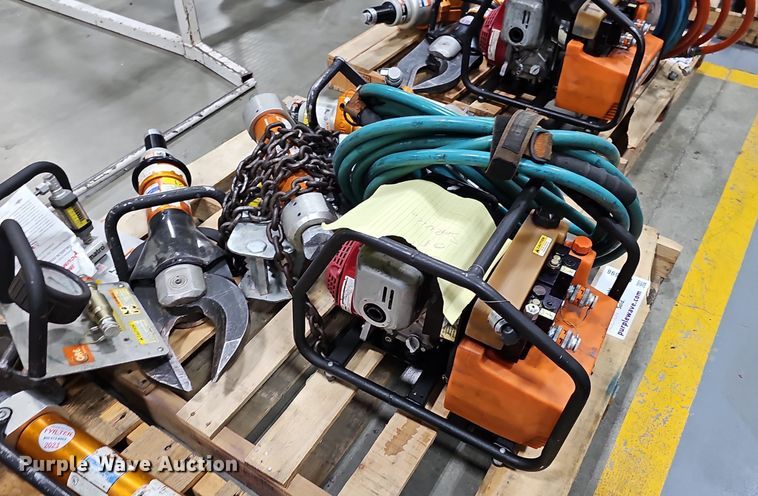 image for item DS4698 (2) Holmatro rescue tools