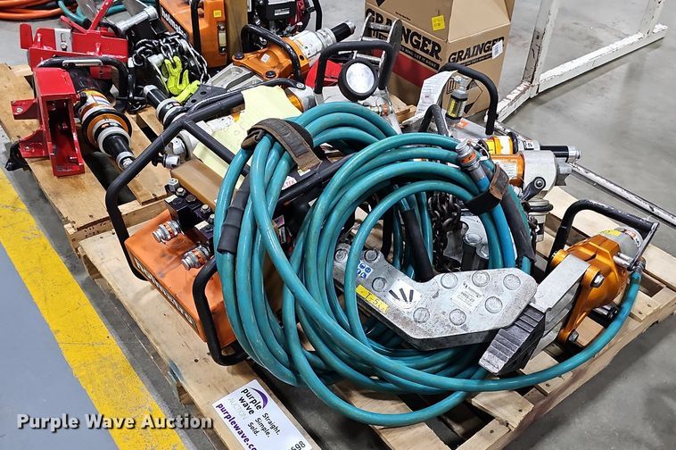 image for item DS4698 (2) Holmatro rescue tools