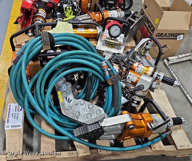 image for item DS4698 (2) Holmatro rescue tools