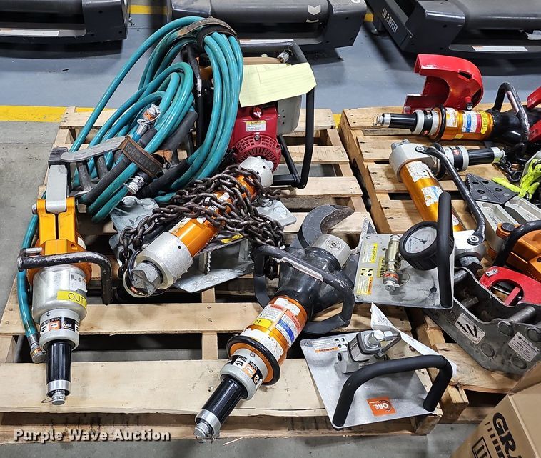 image for item DS4698 (2) Holmatro rescue tools