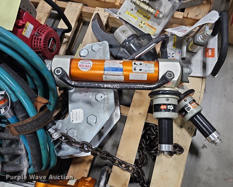 image for item DS4698 (2) Holmatro rescue tools