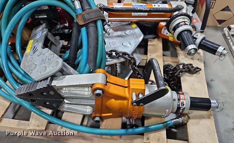 image for item DS4698 (2) Holmatro rescue tools