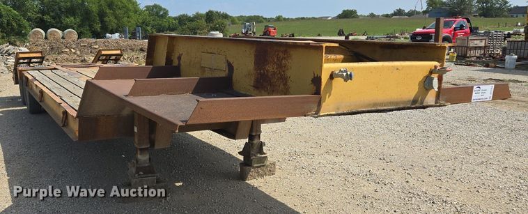 image for item DT7754 1977 Hyster C25TA equipment trailer