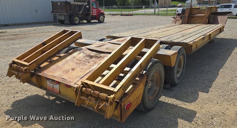 image for item DT7754 1977 Hyster C25TA equipment trailer