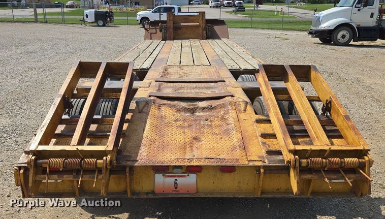 image for item DT7754 1977 Hyster C25TA equipment trailer