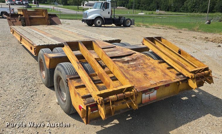 image for item DT7754 1977 Hyster C25TA equipment trailer