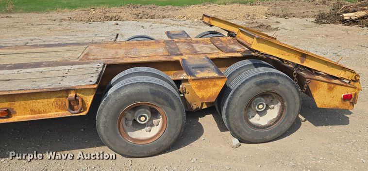 image for item DT7754 1977 Hyster C25TA equipment trailer