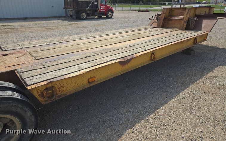 image for item DT7754 1977 Hyster C25TA equipment trailer