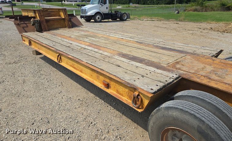 image for item DT7754 1977 Hyster C25TA equipment trailer