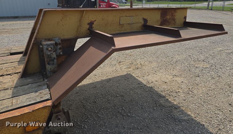 image for item DT7754 1977 Hyster C25TA equipment trailer