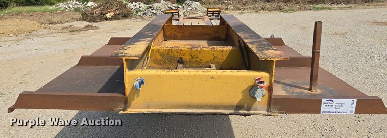 image for item DT7754 1977 Hyster C25TA equipment trailer