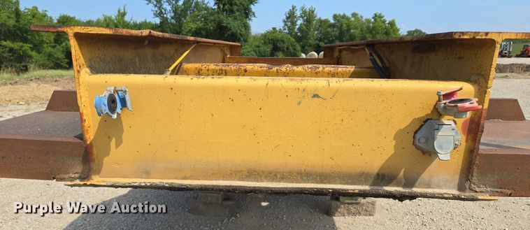 image for item DT7754 1977 Hyster C25TA equipment trailer