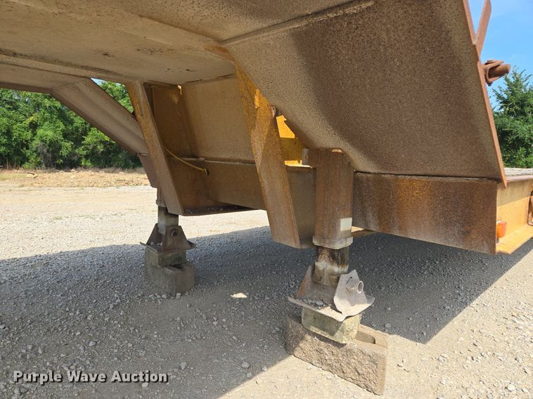 image for item DT7754 1977 Hyster C25TA equipment trailer