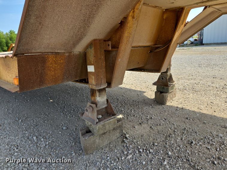 image for item DT7754 1977 Hyster C25TA equipment trailer