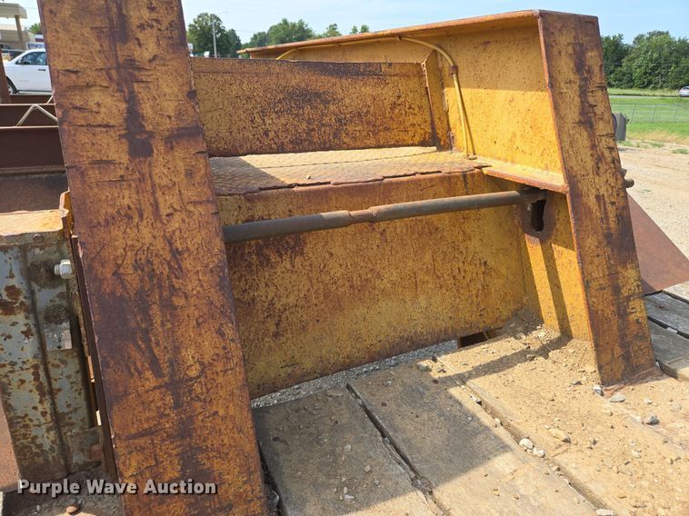 image for item DT7754 1977 Hyster C25TA equipment trailer