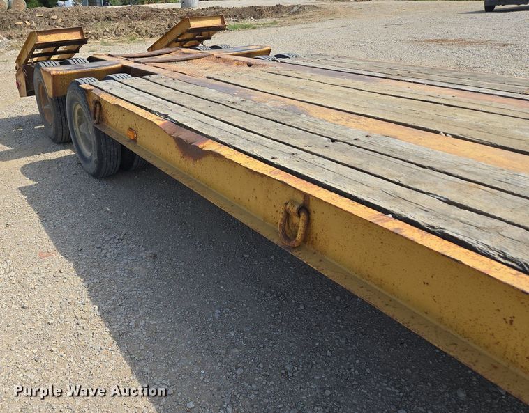 image for item DT7754 1977 Hyster C25TA equipment trailer