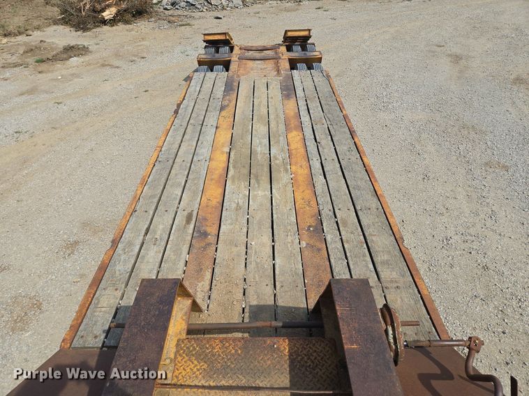 image for item DT7754 1977 Hyster C25TA equipment trailer