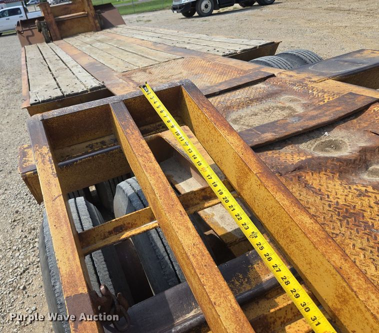 image for item DT7754 1977 Hyster C25TA equipment trailer