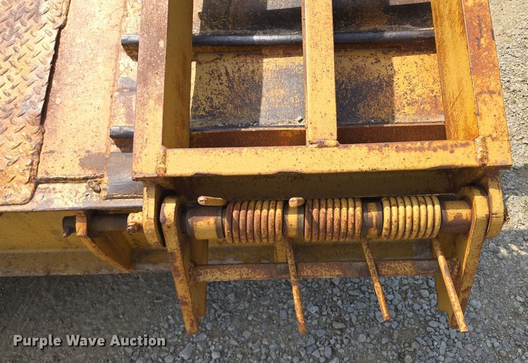 image for item DT7754 1977 Hyster C25TA equipment trailer