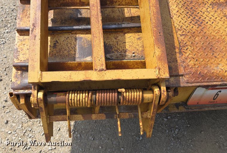 image for item DT7754 1977 Hyster C25TA equipment trailer