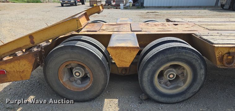 image for item DT7754 1977 Hyster C25TA equipment trailer