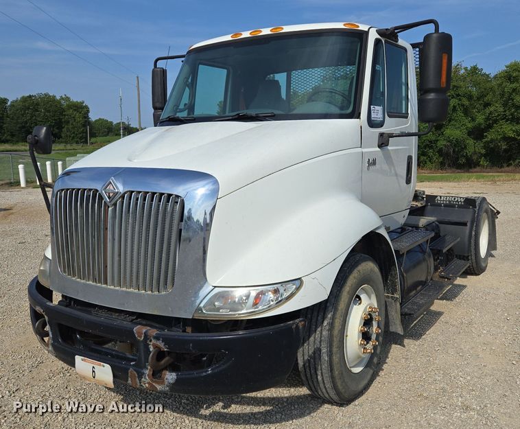 image for item DT7755 2007 International  8600 semi truck