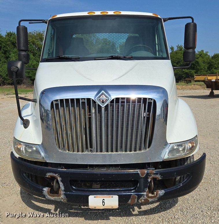 image for item DT7755 2007 International  8600 semi truck