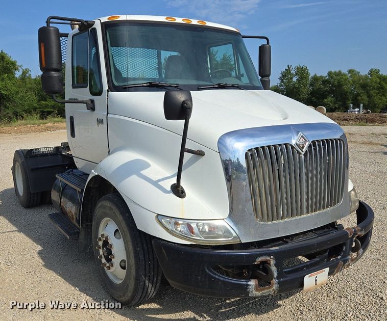 image for item DT7755 2007 International  8600 semi truck