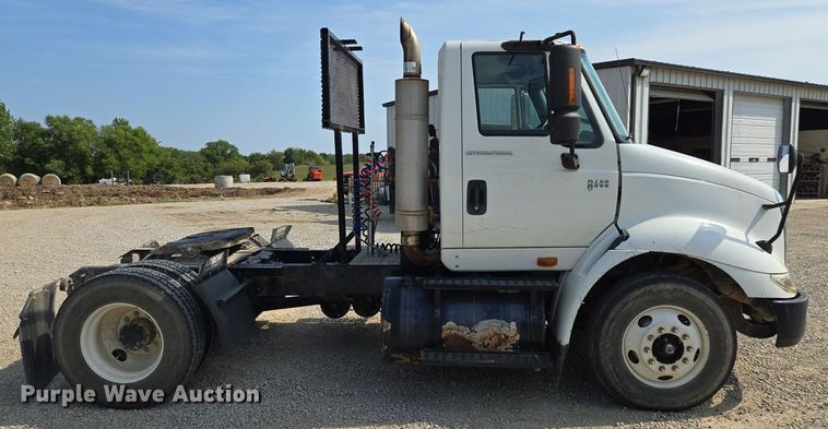 image for item DT7755 2007 International  8600 semi truck