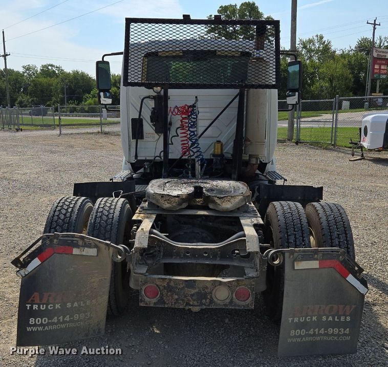 image for item DT7755 2007 International  8600 semi truck