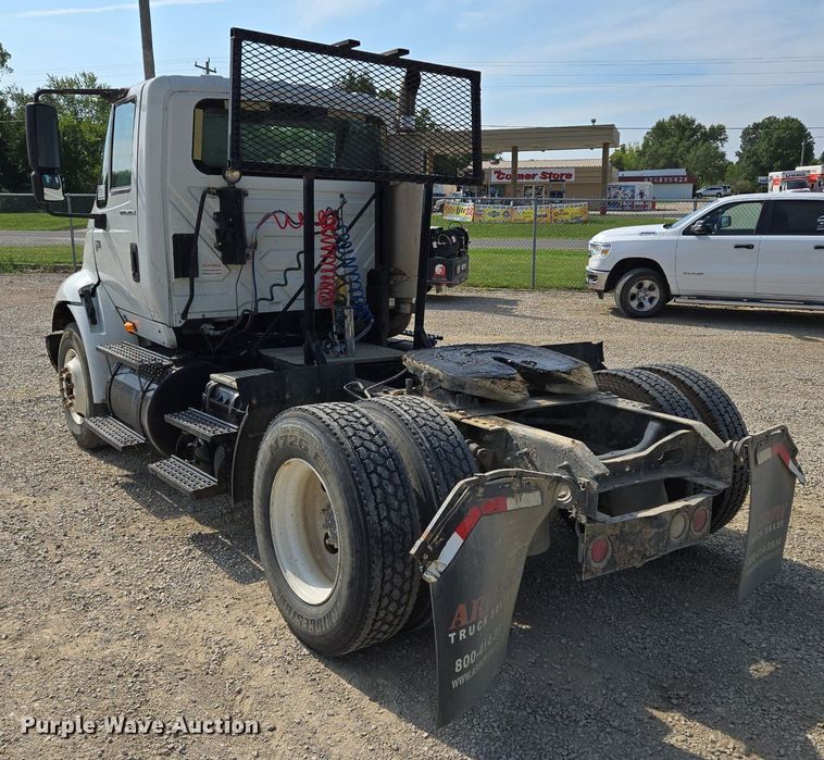 image for item DT7755 2007 International  8600 semi truck