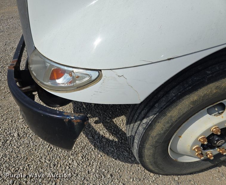 image for item DT7755 2007 International  8600 semi truck