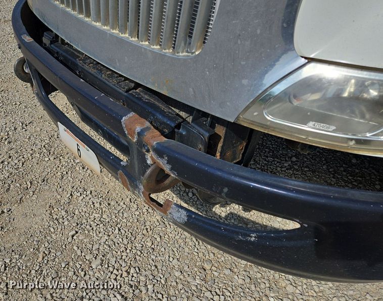 image for item DT7755 2007 International  8600 semi truck